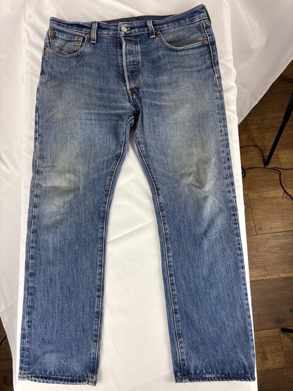 Levis Mens Vintage 501 Button-Fly Straight-Leg Blue Jeans Worn-In Wash Y2K